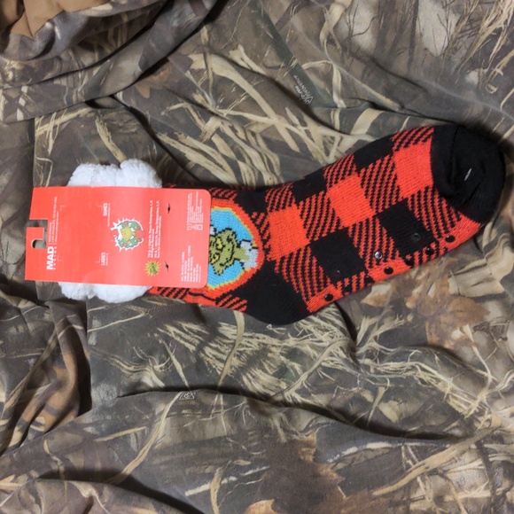 The Grinch Dr. Seuss Reading Socks Slipper Socks Plaid Shoe Size 5-10 - Picture 11 of 15